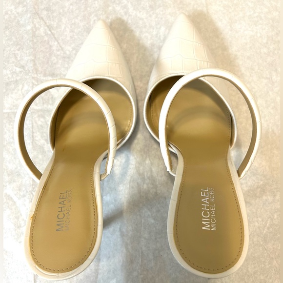 Michael Kors leather White Pointed stiletto Heels. - Picture 7 of 8